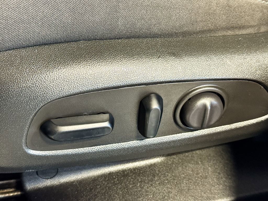 Used 2023 Chevrolet Equinox LS image 25