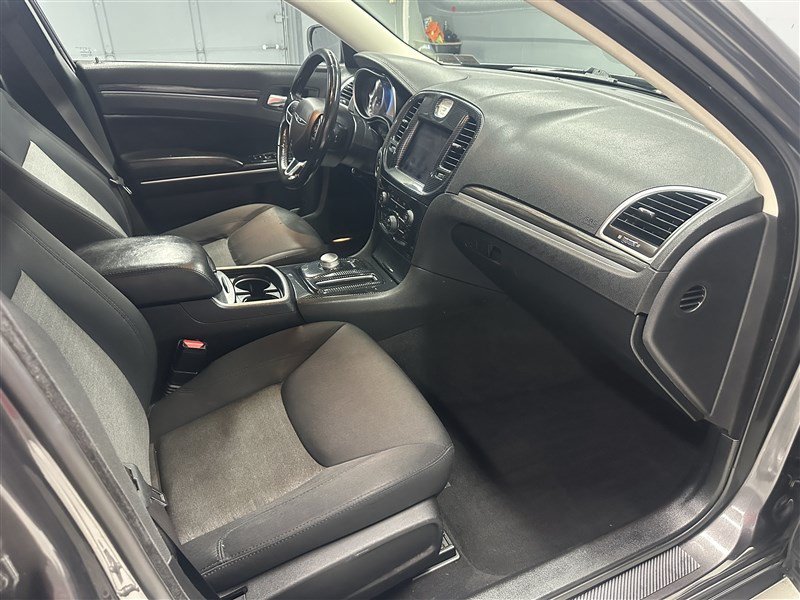 Used 2019 Chrysler 300 Touring w/ Sport Appearance Package RWD image 11
