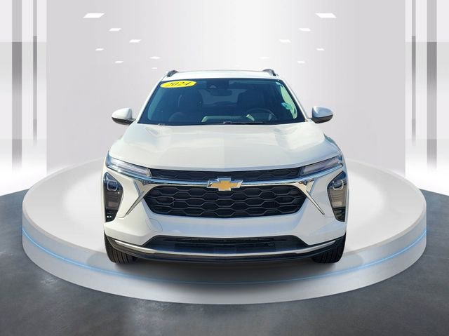 Used 2024 Chevrolet Trax LT w/ Driver Confidence Package image 2