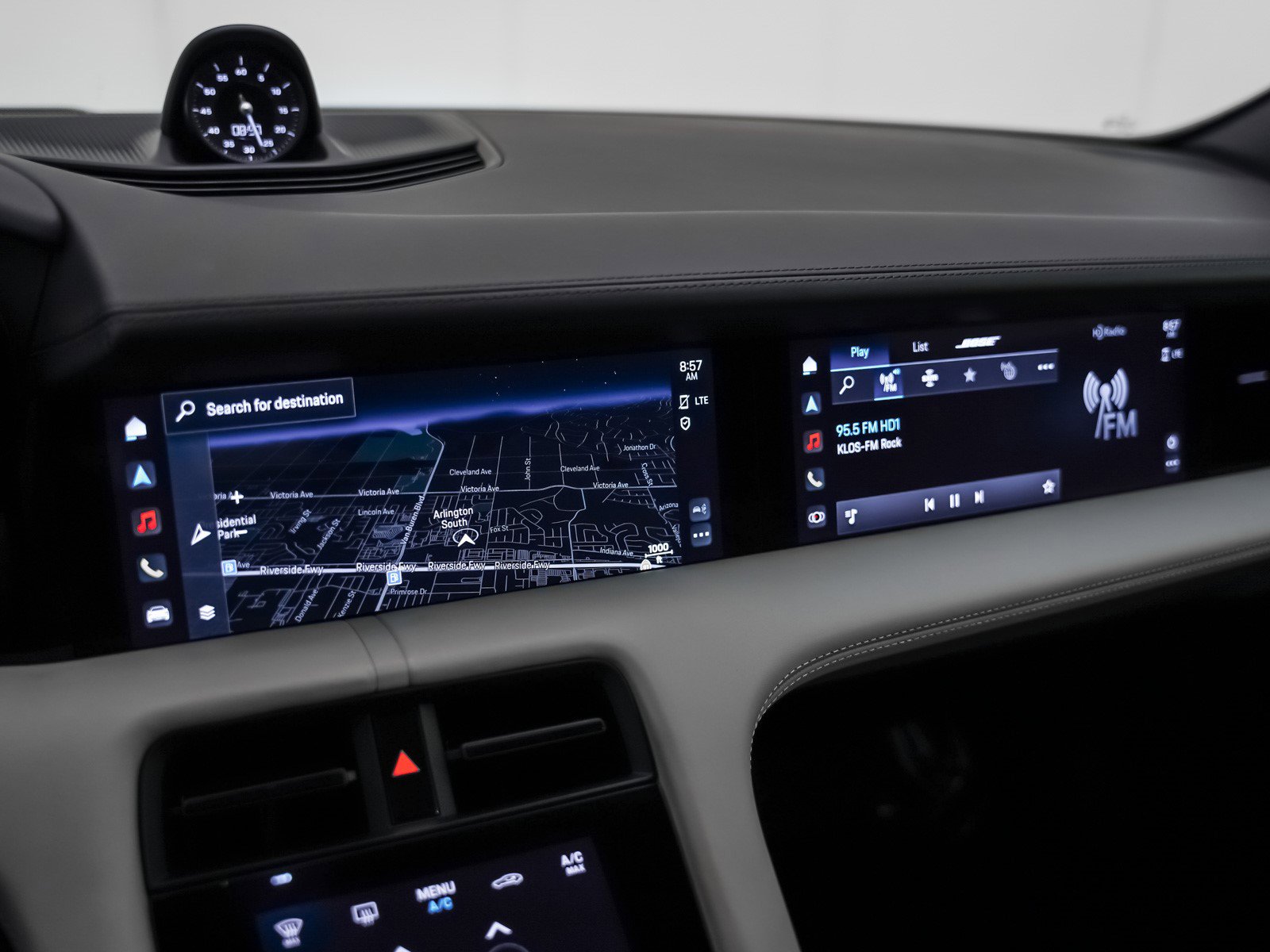 Used 2024 Porsche Taycan 4S w/ Premium Package image 25