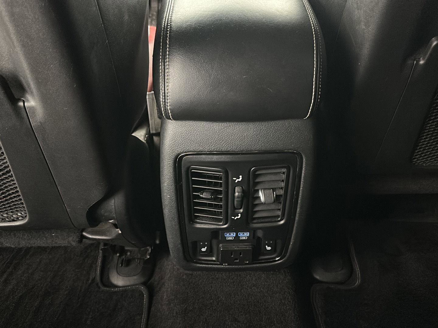 Used 2018 Dodge Durango SRT w/ SRT Interior Appearance Group image 19