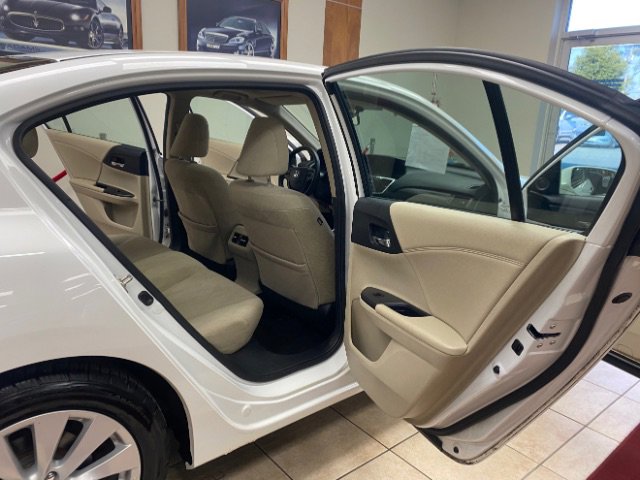Used 2015 Honda Accord EX image 11