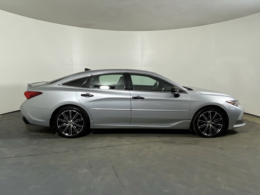 Used 2022 Toyota Avalon Touring image 4