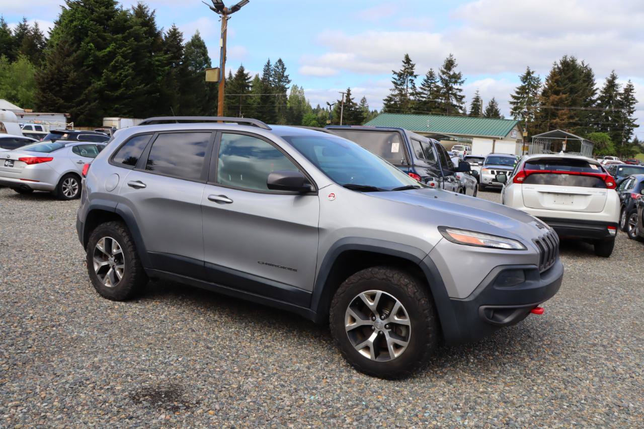 Used 2015 Jeep Cherokee Trailhawk AWD/4WD image 5