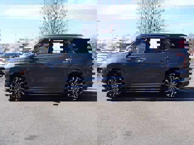 Used 2023 Hyundai Palisade Calligraphy image 2
