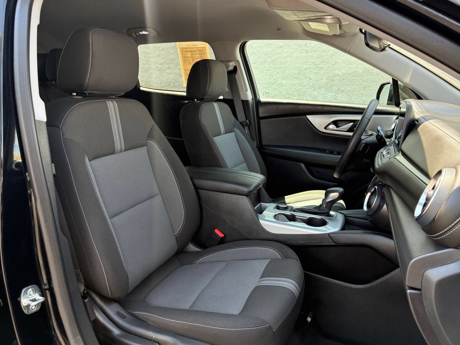 Used 2025 Chevrolet Blazer LT FWD image 37