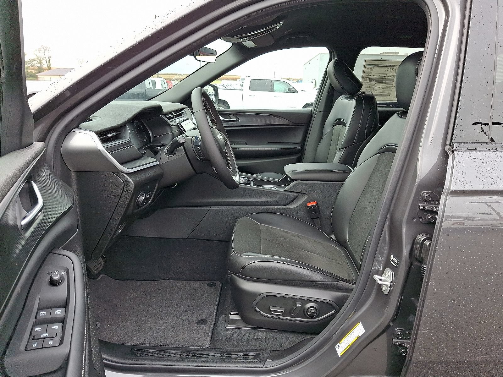 New 2025 Jeep Grand Cherokee Altitude AWD/4WD image 7