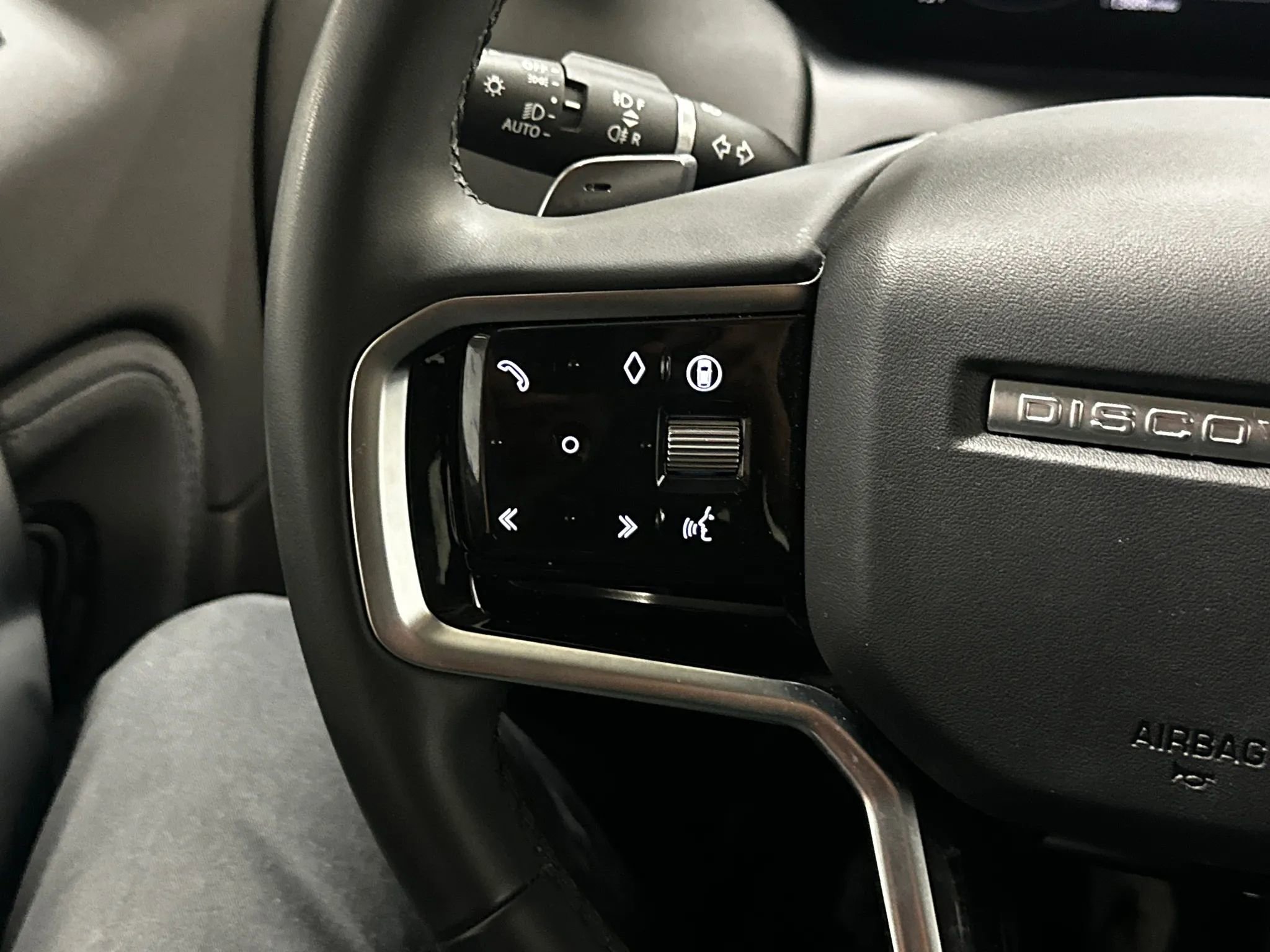 Used 2025 Land Rover Discovery Sport S image 33