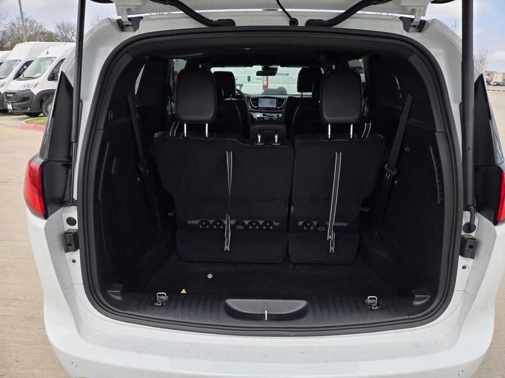 New 2026 Chrysler Voyager LX FWD image 9