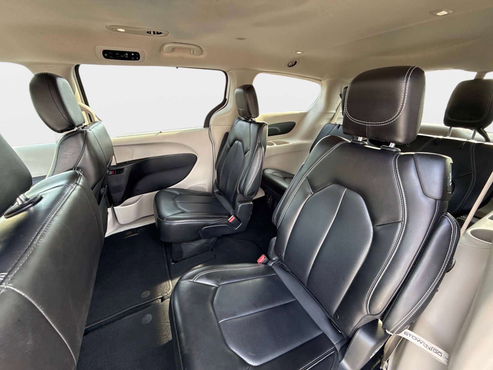 Used 2023 Chrysler Pacifica Touring-L image 14