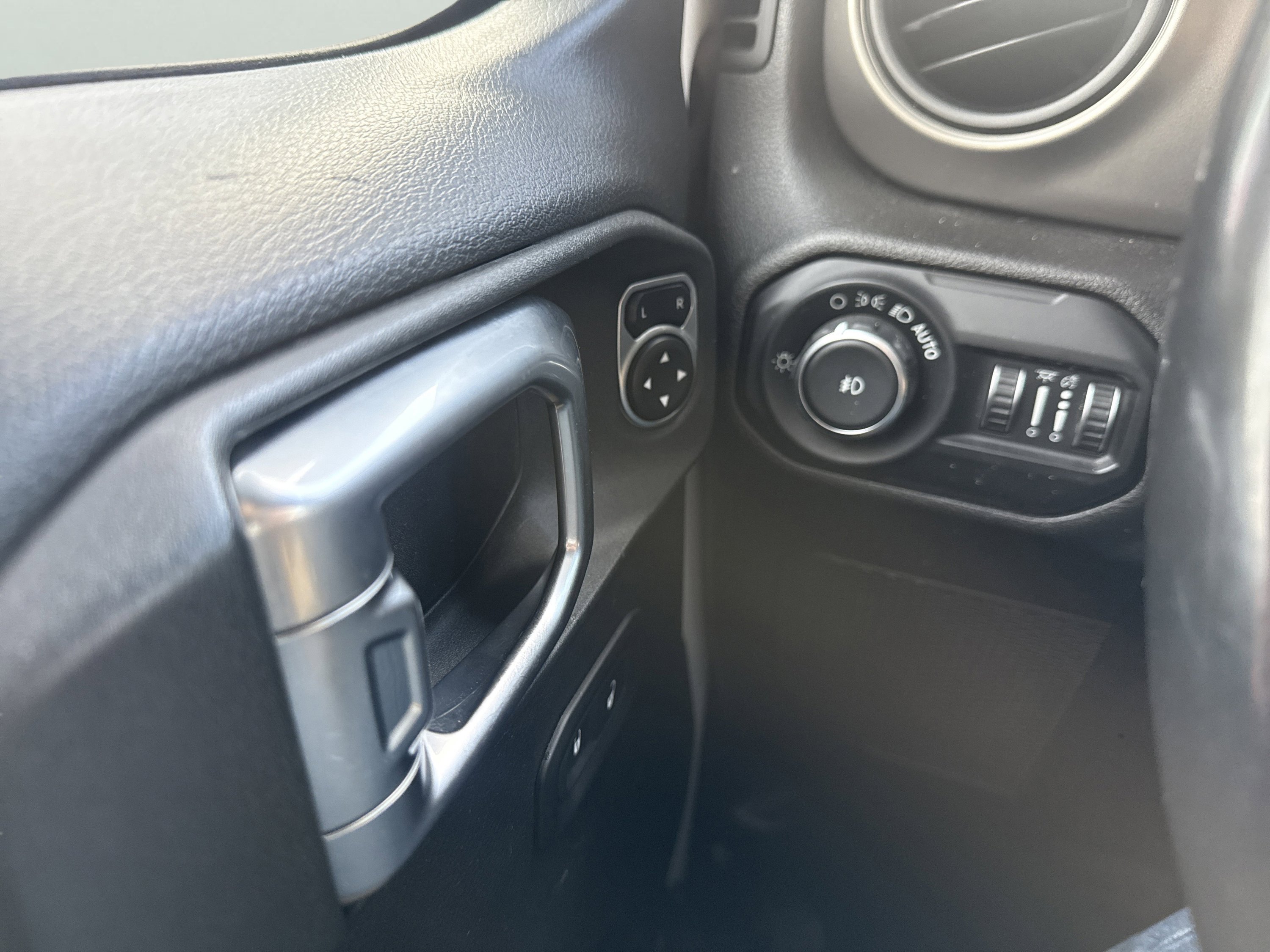 Used 2019 Jeep Wrangler Unlimited Sport S AWD/4WD image 22