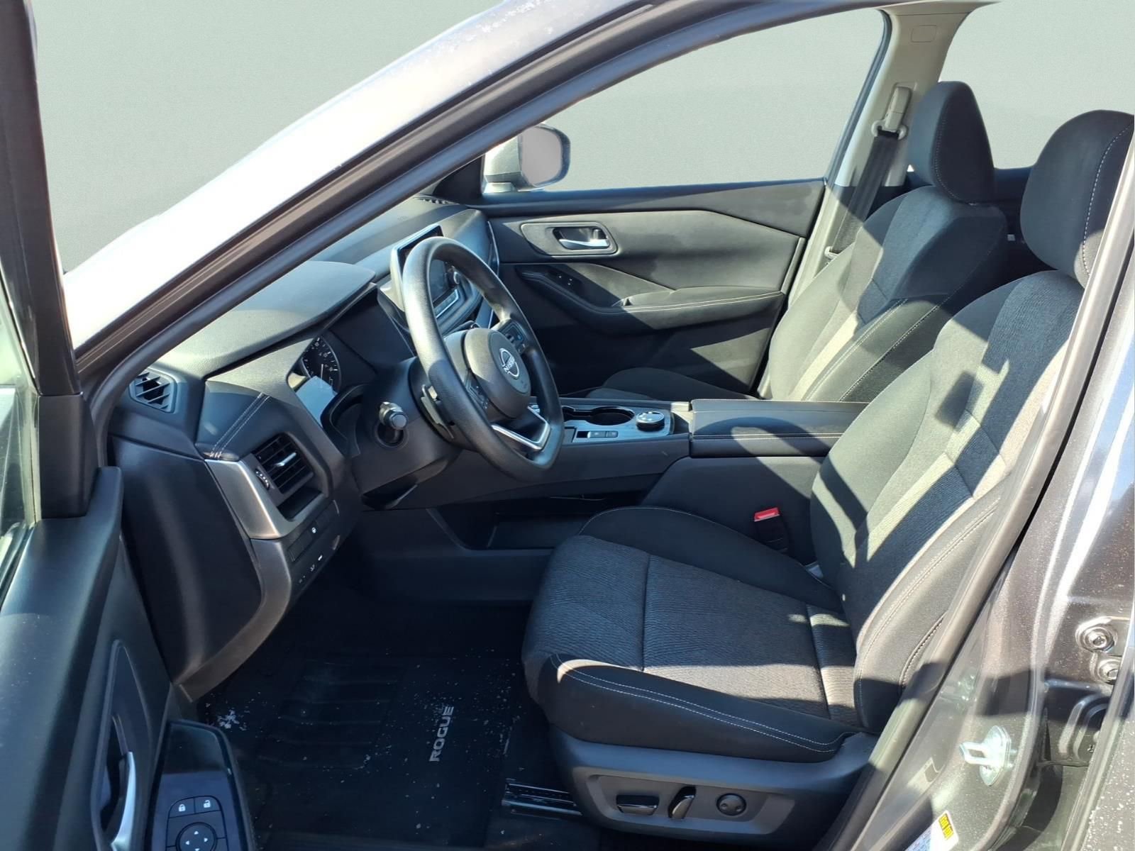 Used 2024 Nissan Rogue SV image 17