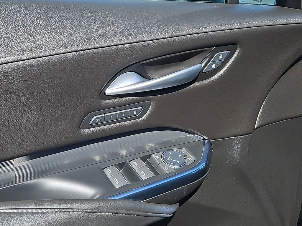 Used 2025 Cadillac XT4 Premium Luxury image 13