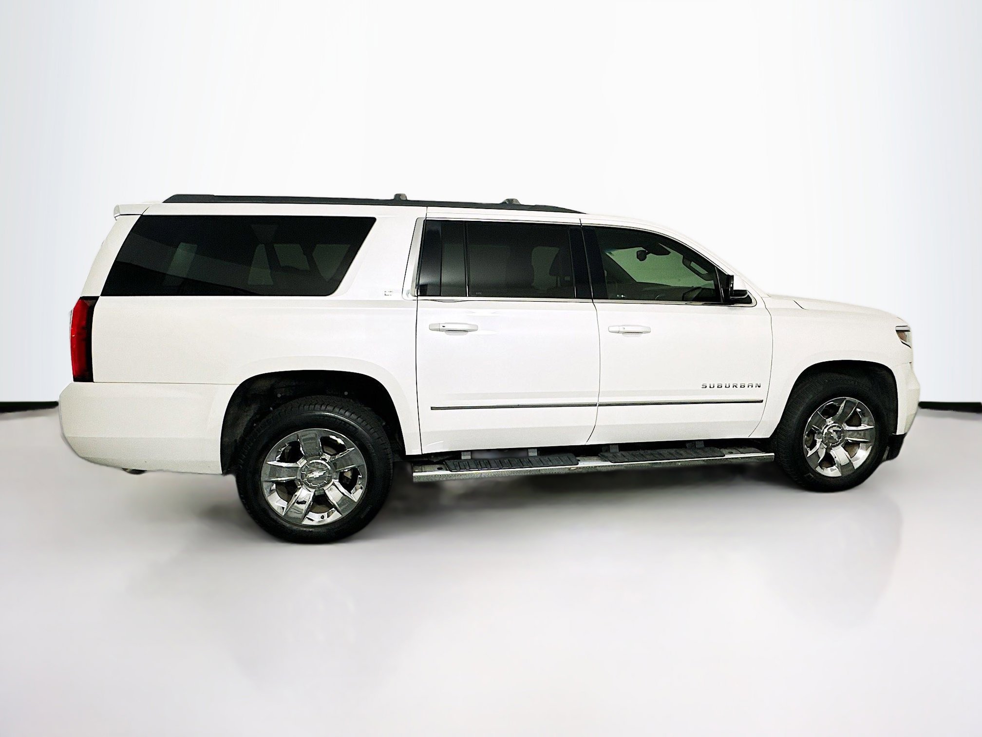 Used 2017 Chevrolet Suburban LT w/ LT Signature Package RWD image 10