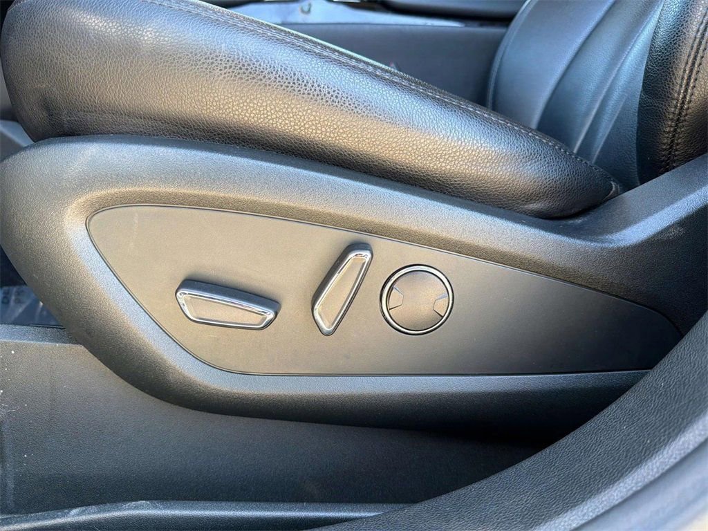 Used 2022 Lincoln Nautilus Standard image 8