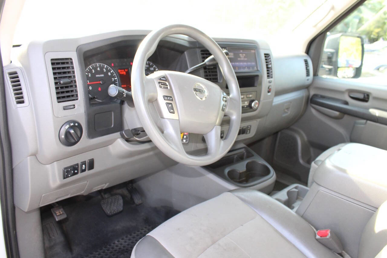 Used 2019 Nissan NV 2500 SV RWD image 13