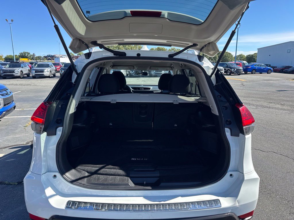 Used 2017 Nissan Rogue S w/ S Appearance Package AWD/4WD image 18