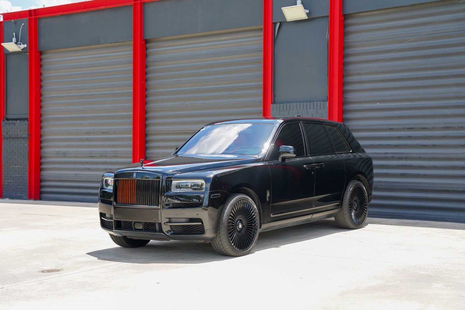 Used 2023 Rolls-Royce Cullinan Black Badge w/ Driver's Package AWD/4WD video 1