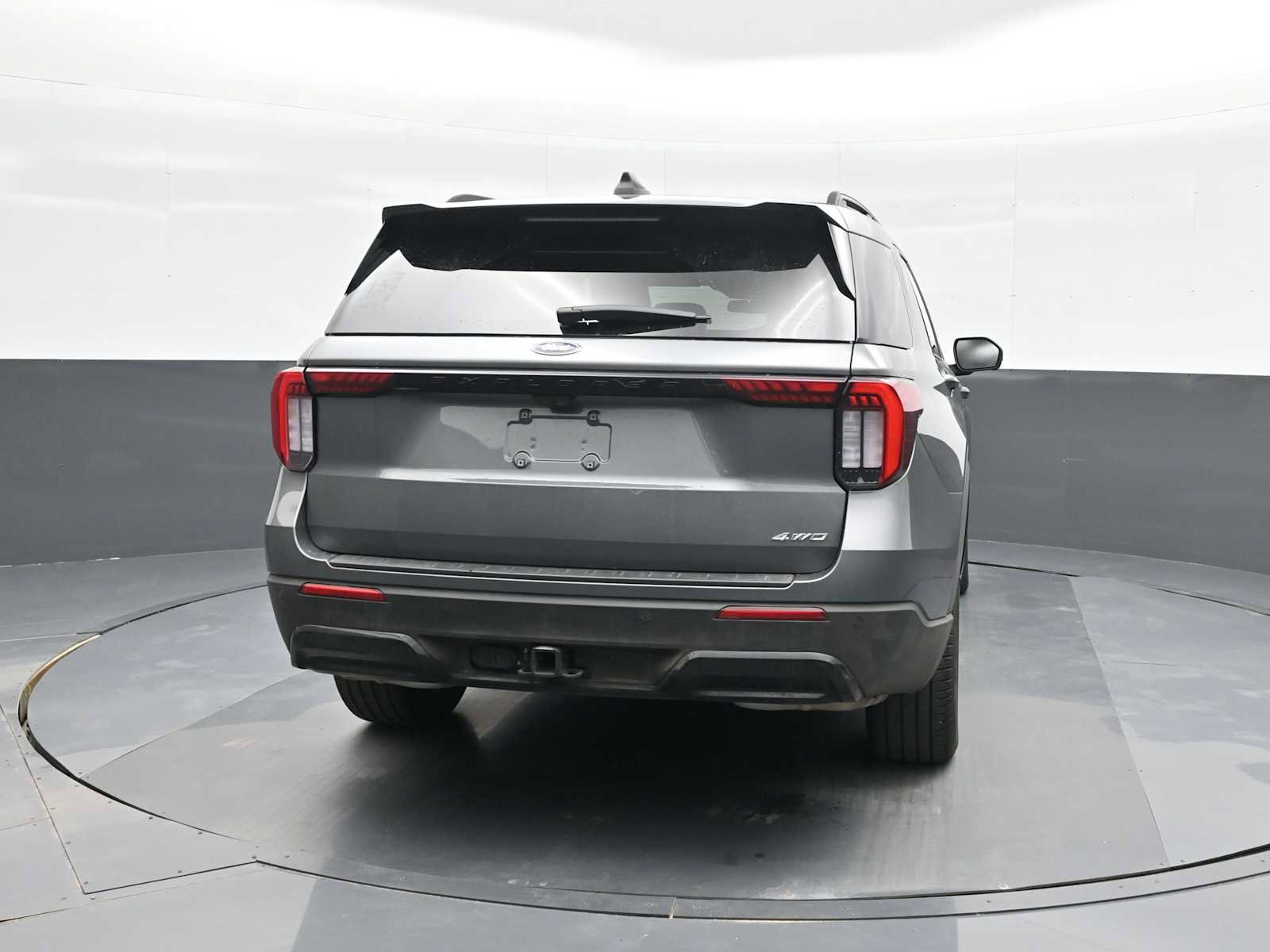 Used 2025 Ford Explorer ST-Line w/ ST-Line Street Pack image 8