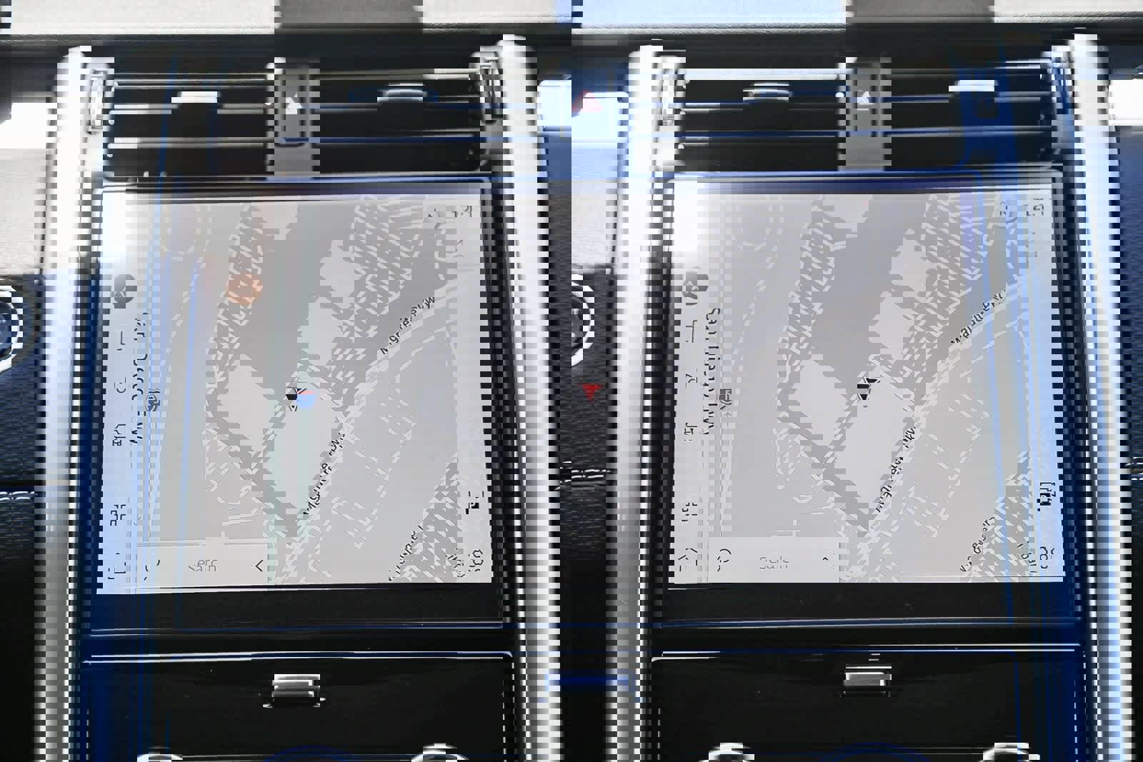 New 2025 Land Rover Discovery Dynamic SE image 14