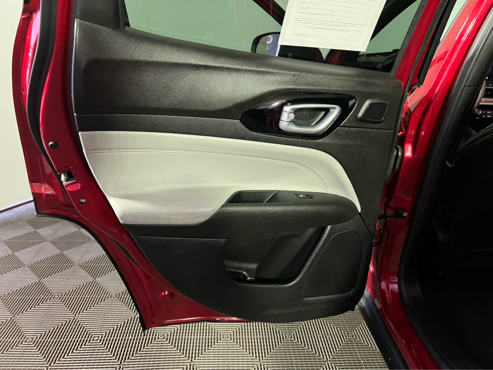 Used 2025 Jeep Compass Limited w/ Sun & Sound Group image 25