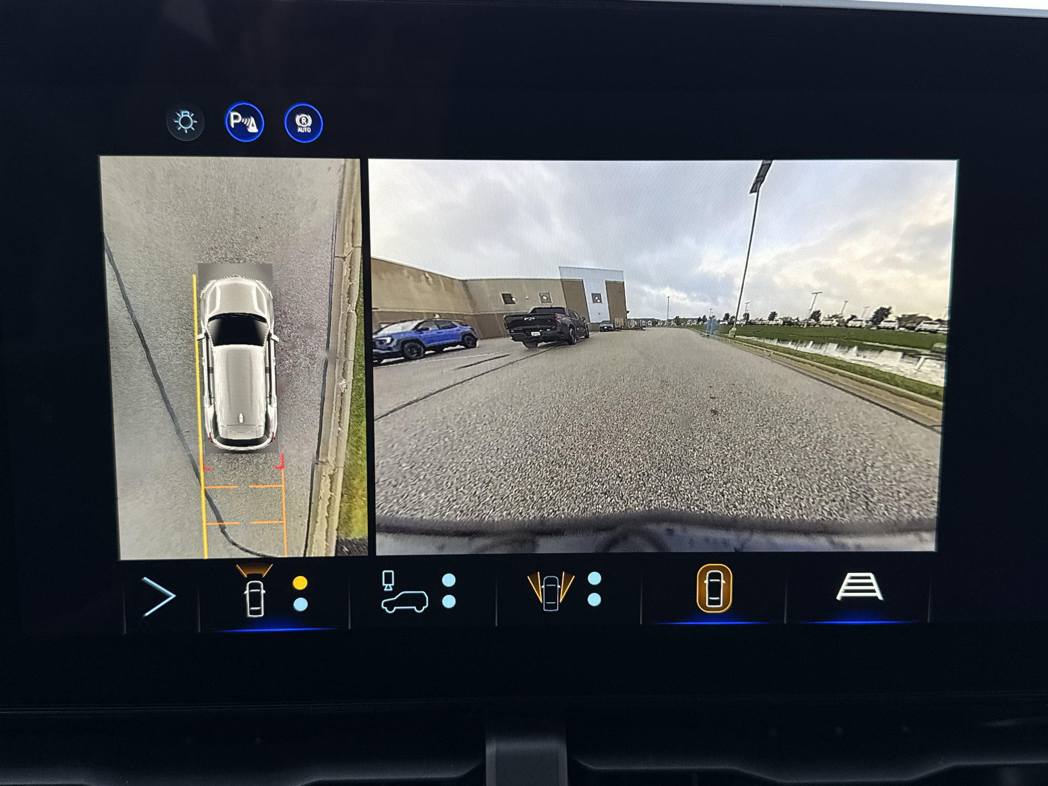 New 2027 Chevrolet Equinox RS w/ Safety and Technology Package AWD/4WD image 29