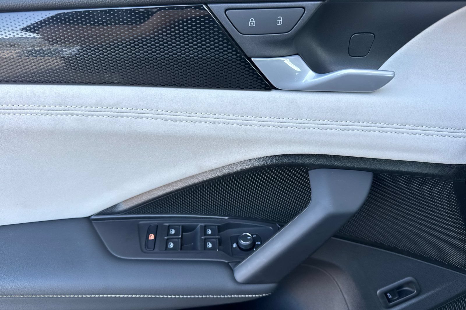 New 2025 Volkswagen Tiguan SE AWD/4WD image 11