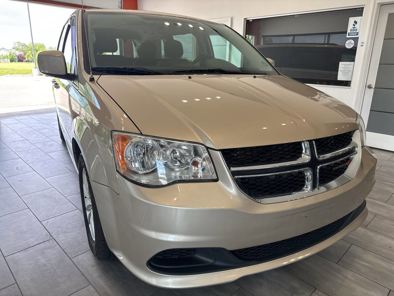 Used 2016 Dodge Grand Caravan SXT w/ Rear Park Assist Package