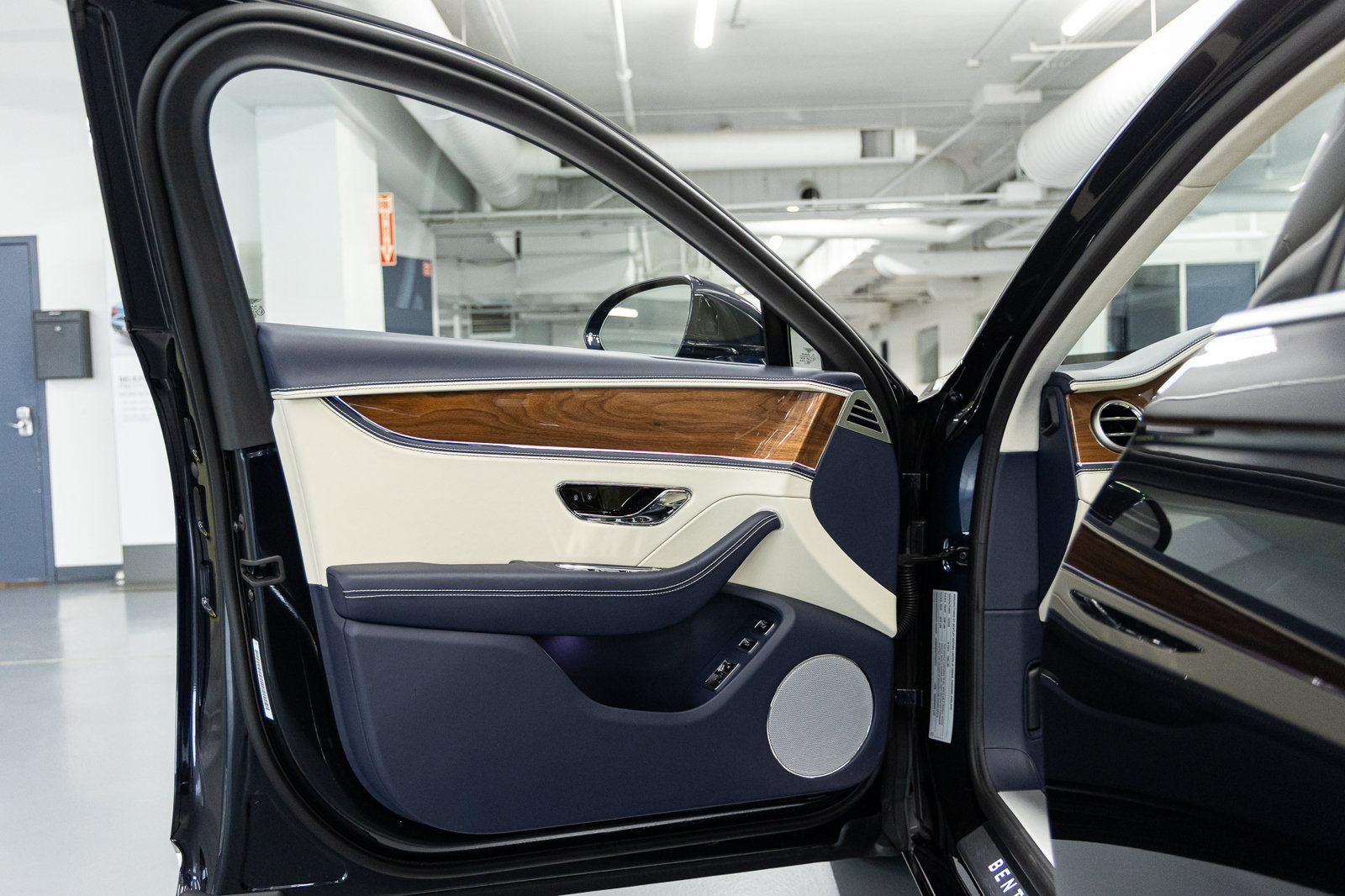Certified 2026 Bentley Flying Spur V8 AWD/4WD image 38