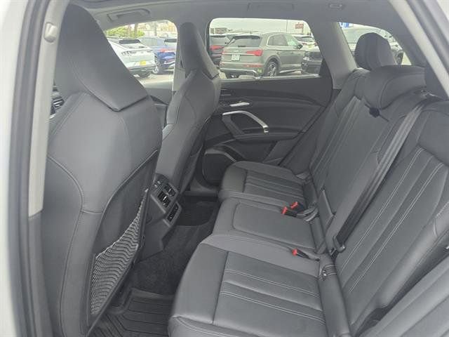 Used 2025 Audi Q5 Prestige image 11