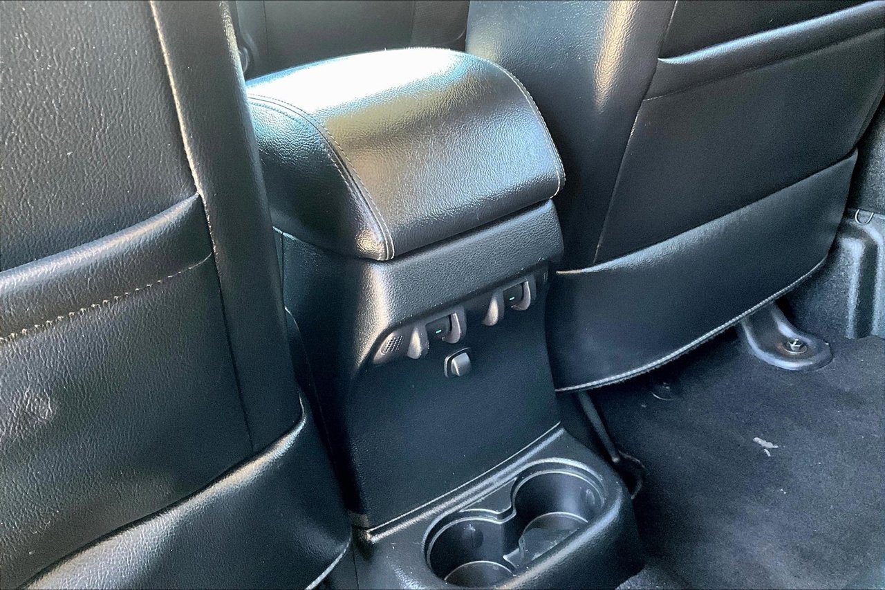 Used 2018 Jeep Wrangler Unlimited Sahara image 12