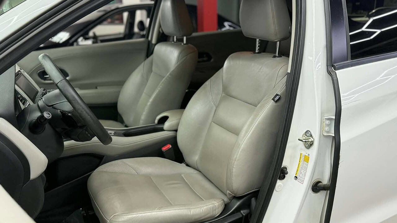 Used 2017 Honda HR-V EX-L image 11