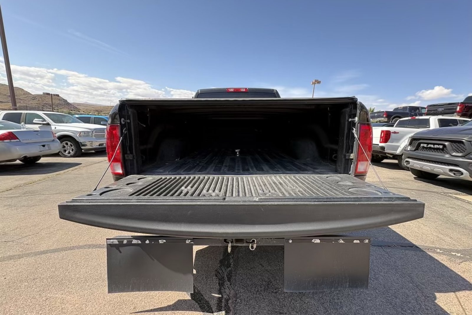 Used 2018 RAM 2500 Tradesman w/ Chrome Appearance Group AWD/4WD image 4