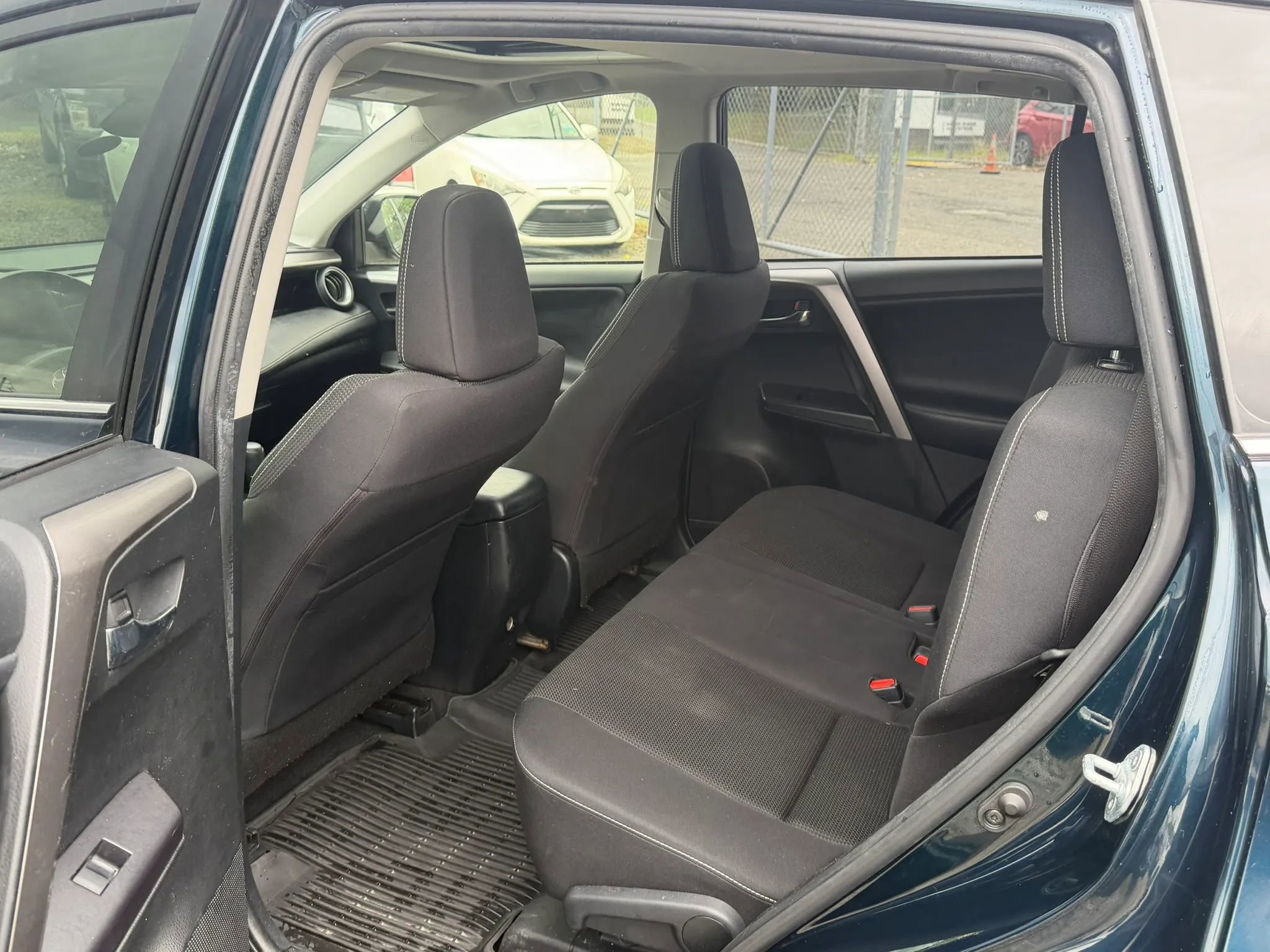 Used 2018 Toyota RAV4 XLE w/ Plus Extra Value Package AWD/4WD image 32