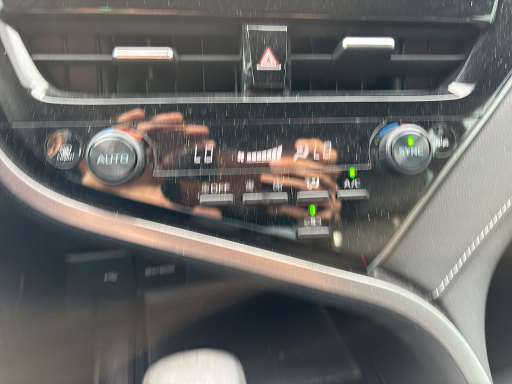 Used 2022 Toyota Camry SE w/ Convenience Package FWD image 16