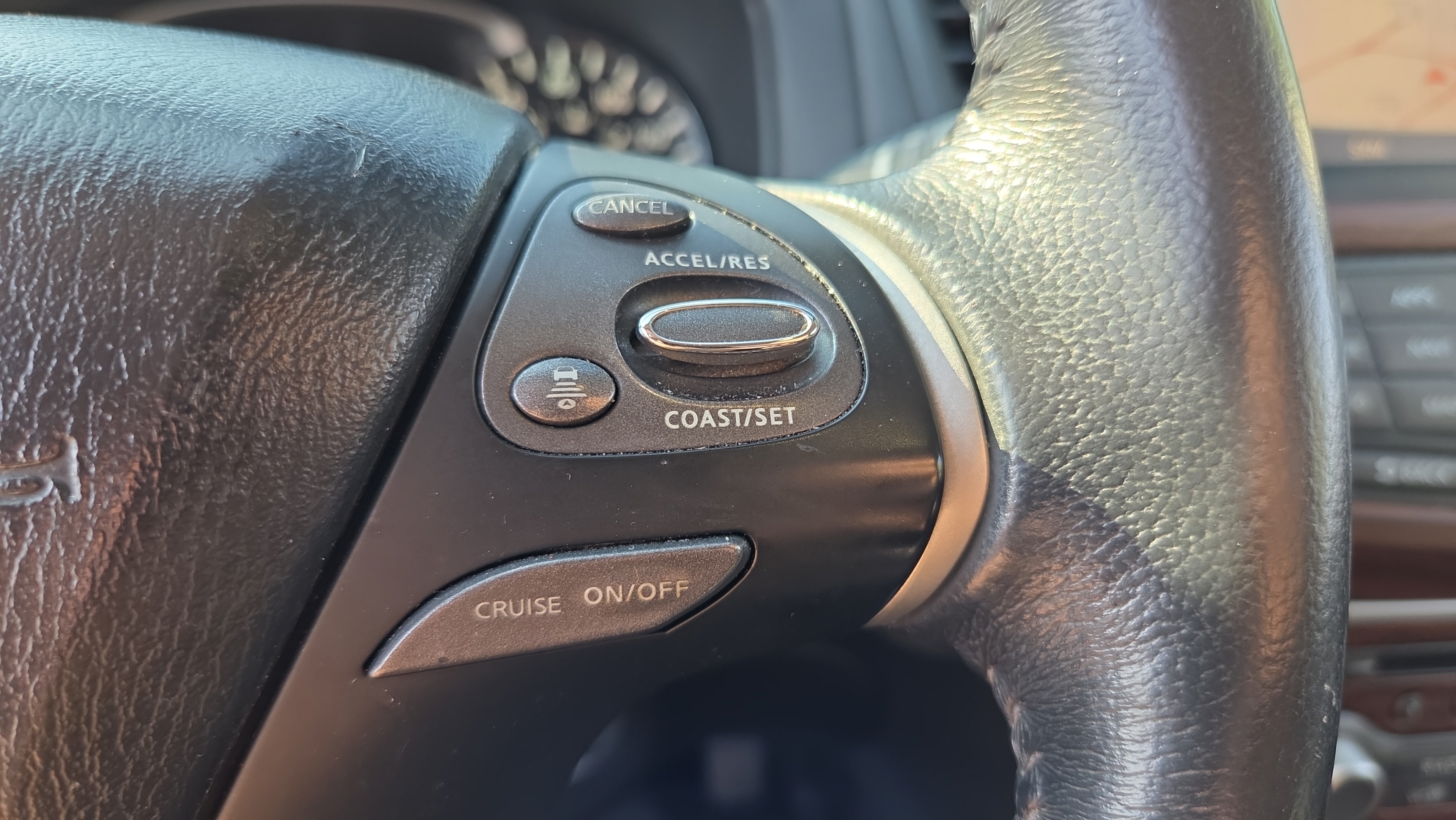Used 2017 Nissan Pathfinder Platinum FWD image 25