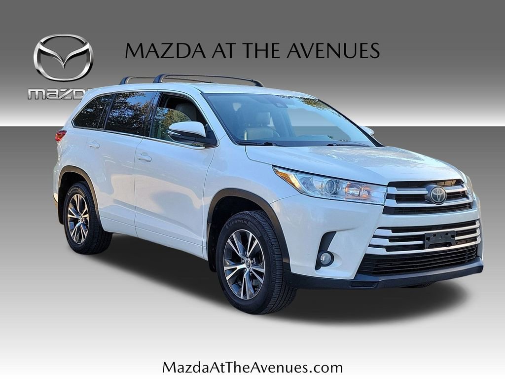 Used 2017 Toyota Highlander Plus video 3