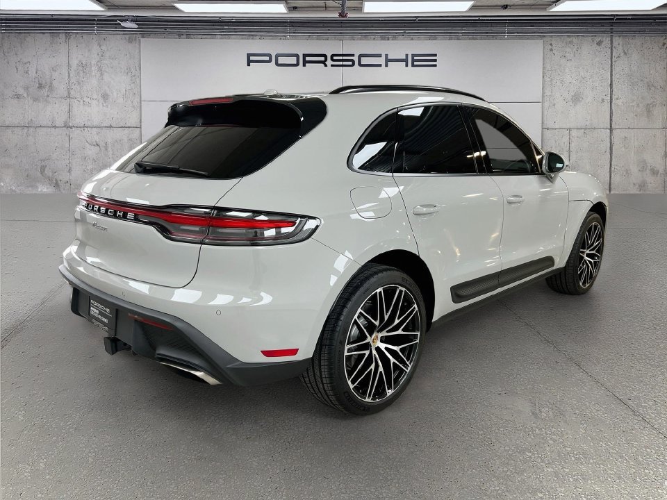 Certified 2025 Porsche Macan AWD/4WD image 9