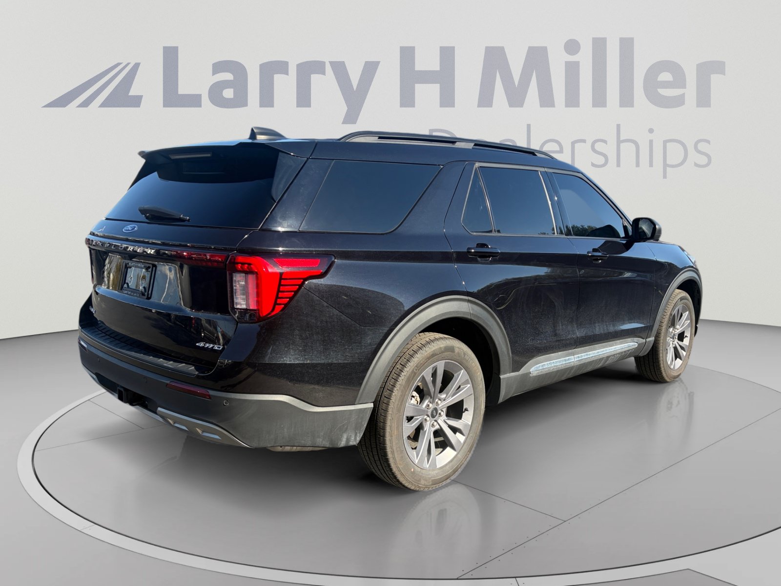 Used 2025 Ford Explorer Active w/ Active Comfort Package AWD/4WD image 5
