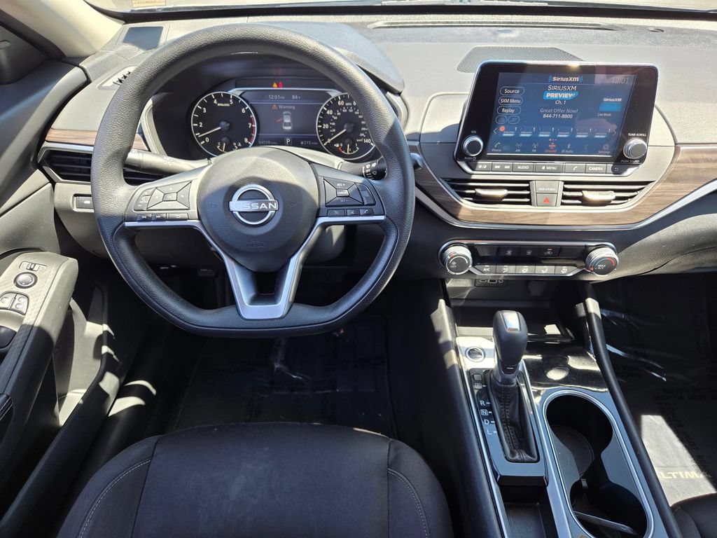 Used 2024 Nissan Altima 2.5 SV FWD image 11