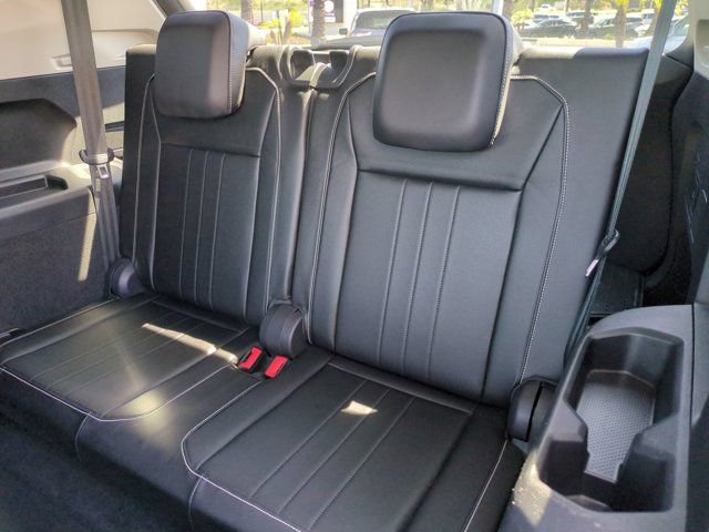 Used 2022 Volkswagen Tiguan SE w/ Panoramic Sunroof Package FWD image 27