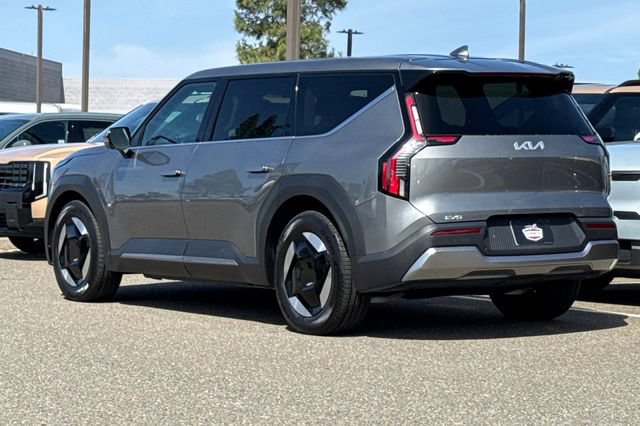 Certified 2024 Kia EV9 Light Long Range RWD image 8