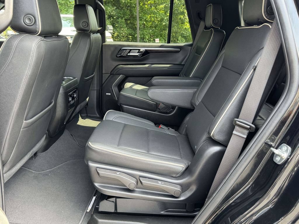 Used 2025 Chevrolet Tahoe Premier AWD/4WD image 19