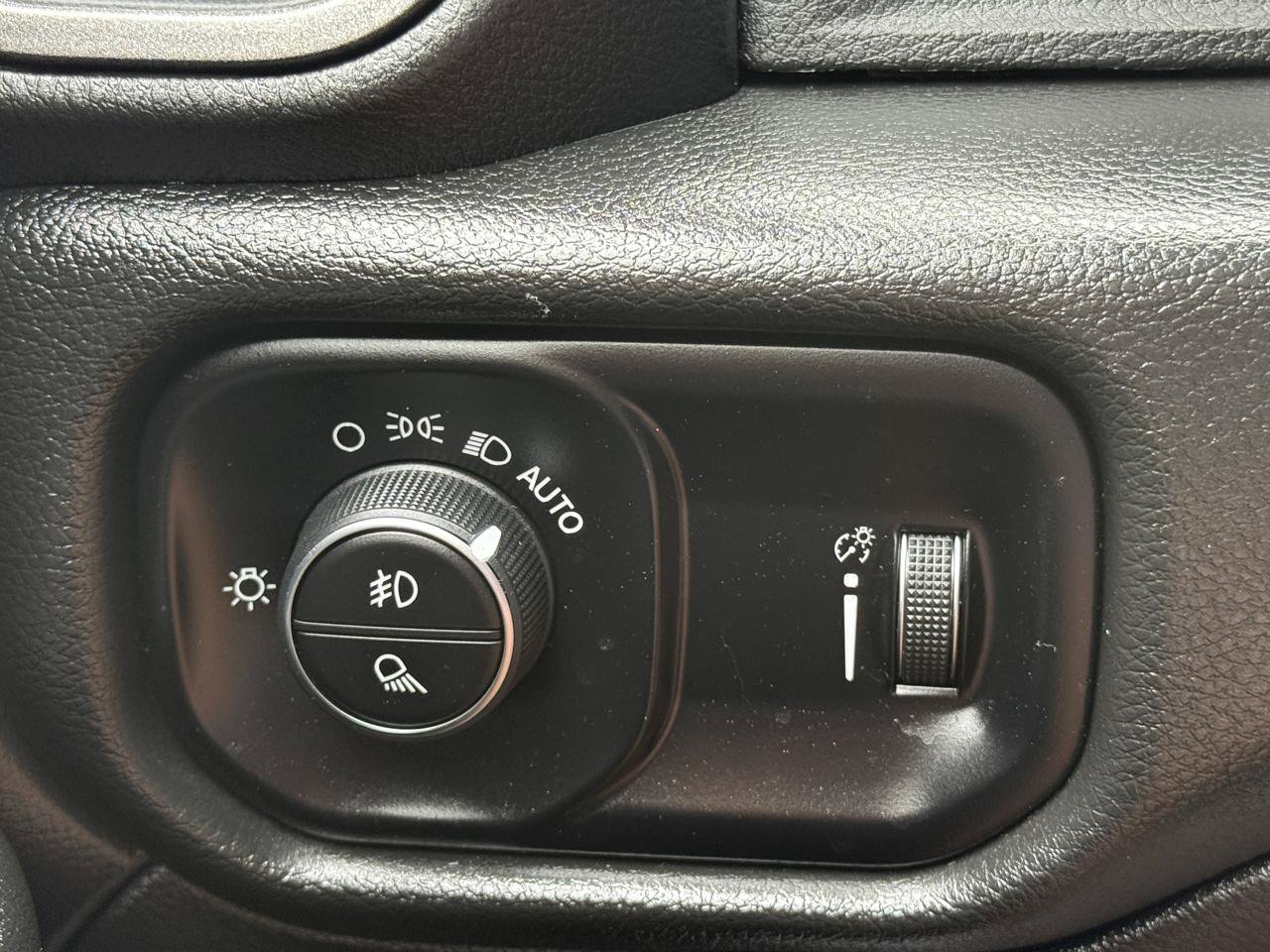 Used 2025 RAM 3500 Tradesman w/ Chrome Appearance Group AWD/4WD image 21