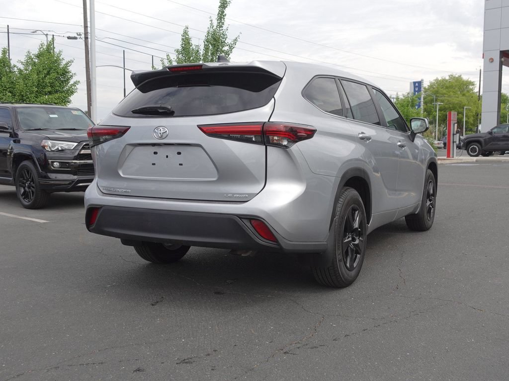 Certified 2024 Toyota Highlander LE AWD/4WD image 4
