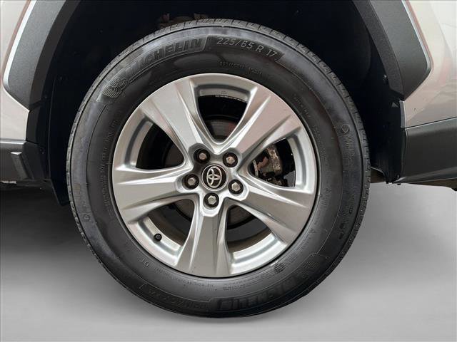 Used 2025 Toyota RAV4 LE AWD/4WD image 9