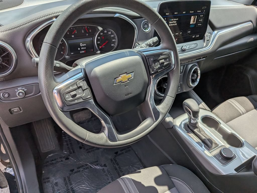 Used 2025 Chevrolet Blazer LT FWD image 15