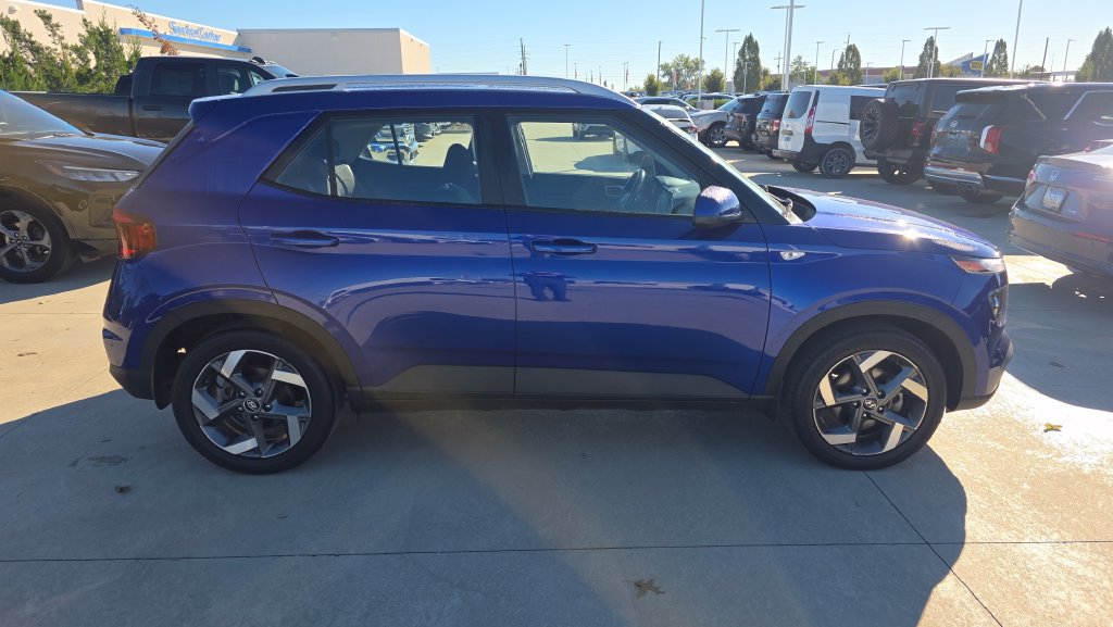 Used 2022 Hyundai Venue SEL FWD image 6