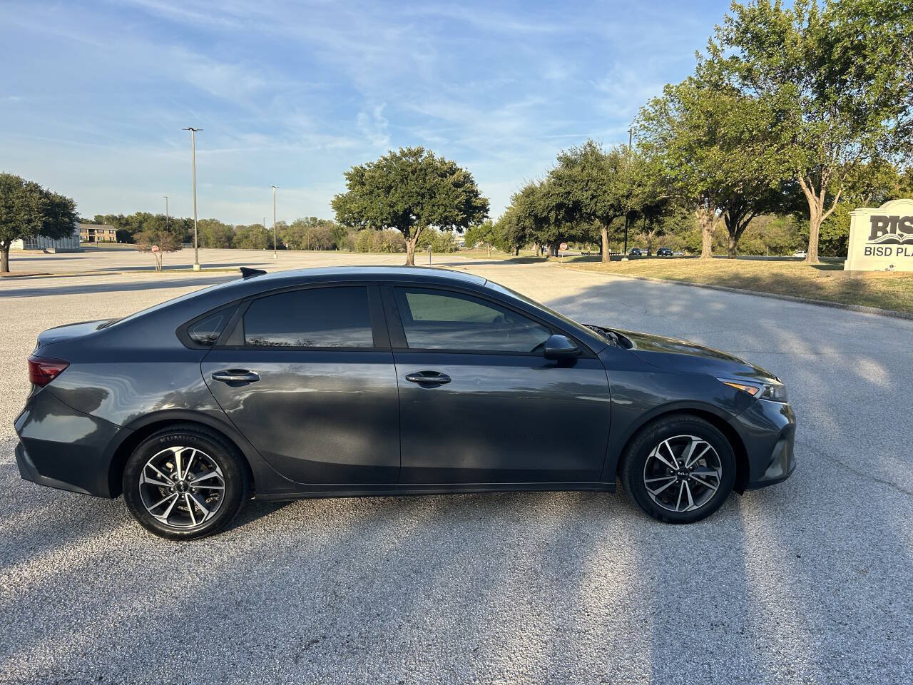 Used 2023 Kia Forte LXS FWD image 3