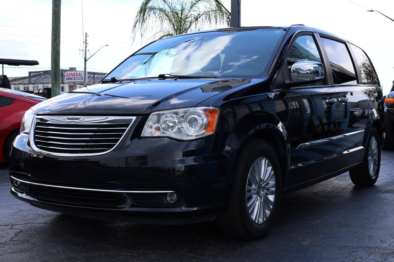 Used 2015 Chrysler Town & Country Limited Platinum FWD image 2